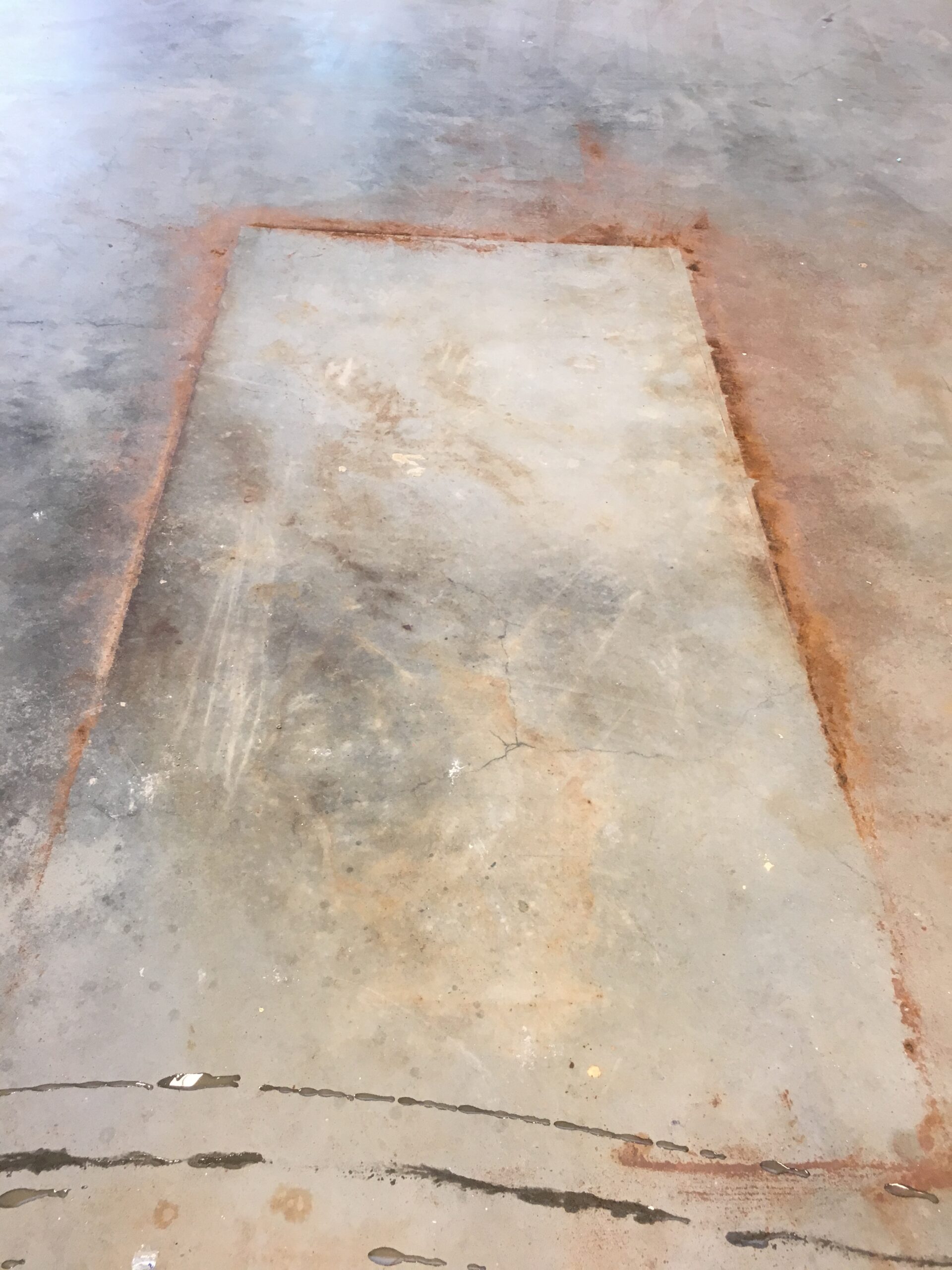 Roest verwijderen op beton