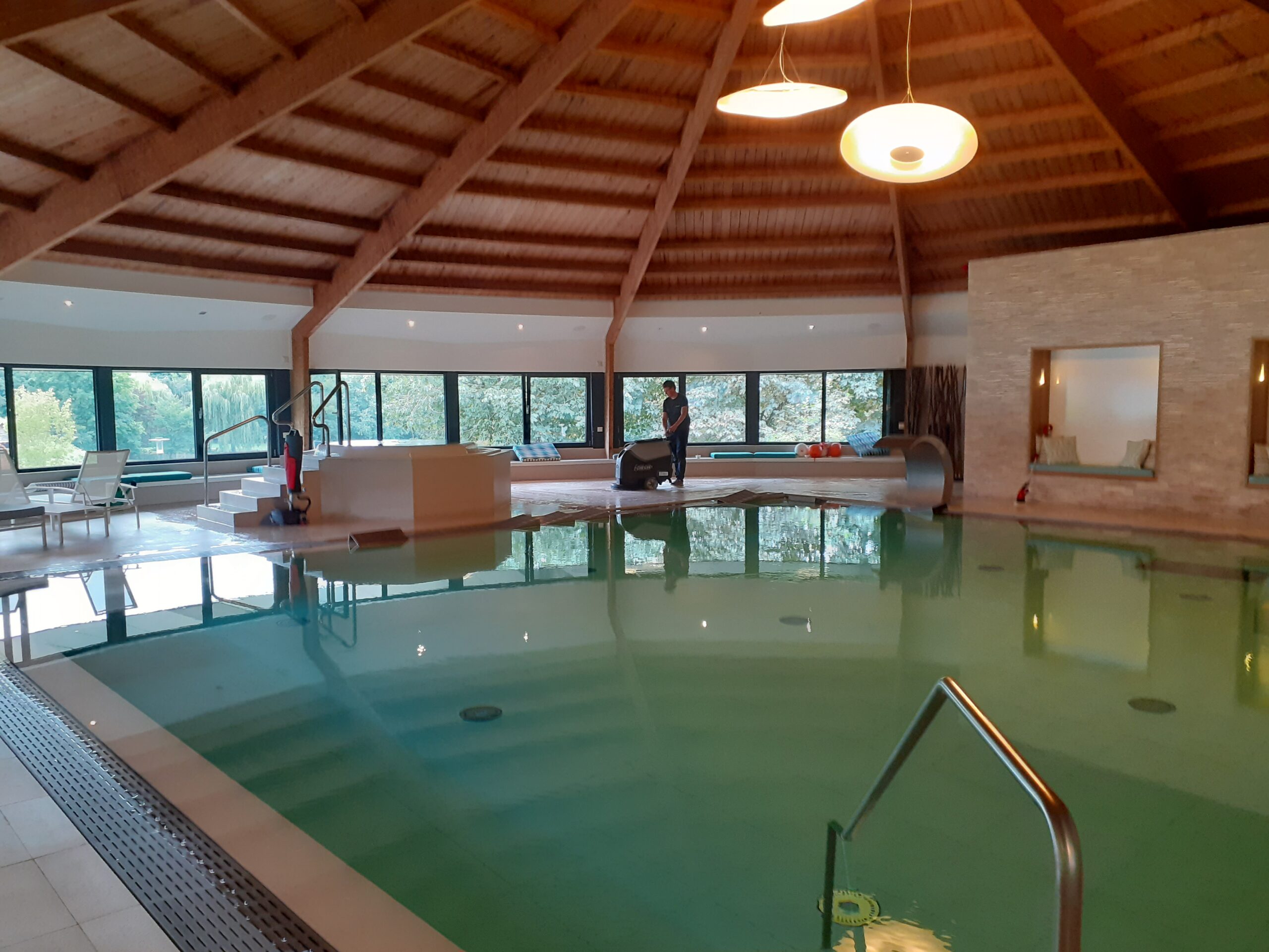 Anti slip in zwembad