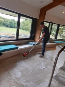 Chemifor_Transparante_AntiSlip_Zwembad_Hotel