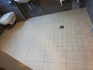 Chemifor_Transparante_AntiSlip_Gladdevloer_Tijdens