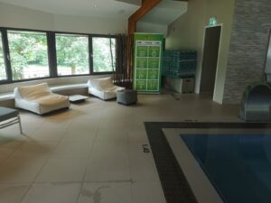 Chemifor_Transparante_AntiSlip_Zwembad_Hotel