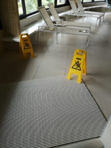 Chemifor_Transparante_AntiSlip_Zwembadvloer