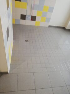 Chemifor_Transparante_AntiSlip_Gladdevloer